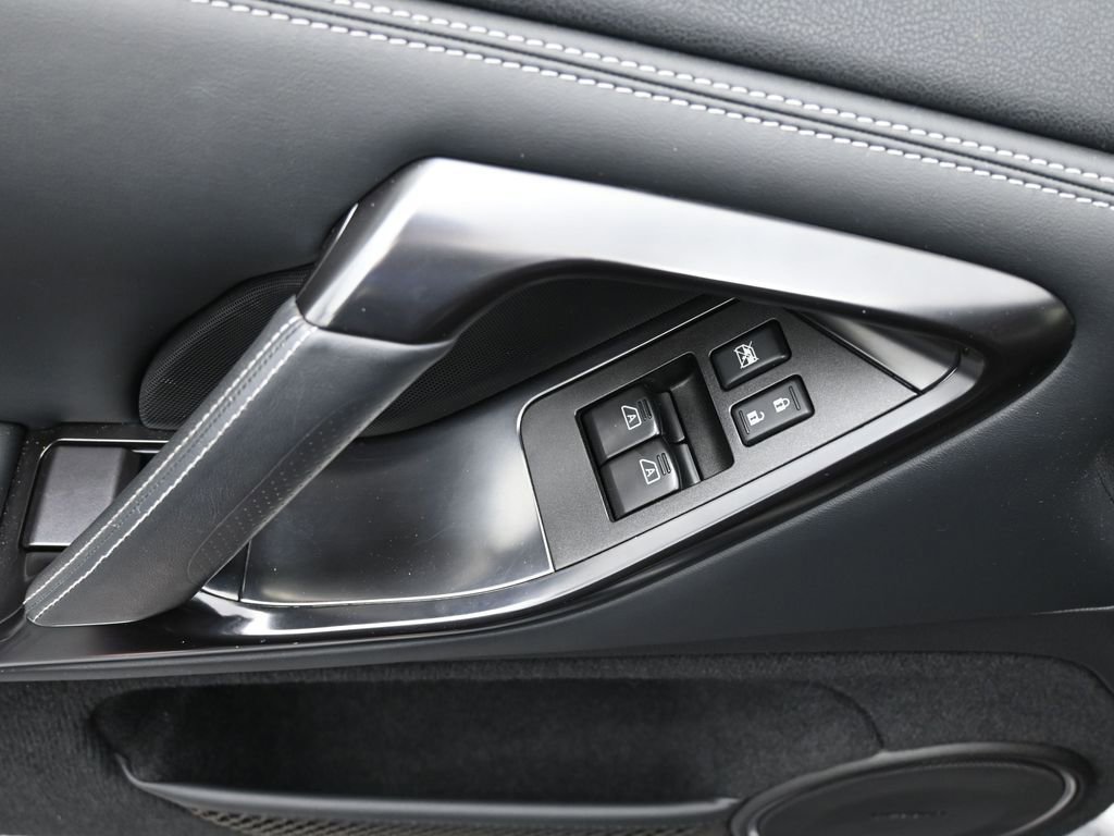 Used 2014 Nissan GT-R Premium image 16