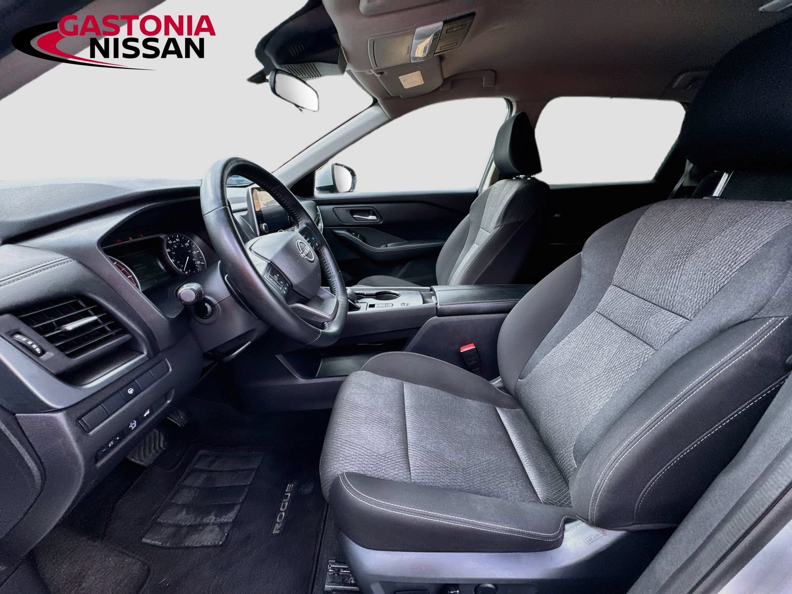 Used 2025 Nissan Rogue SV FWD image 26