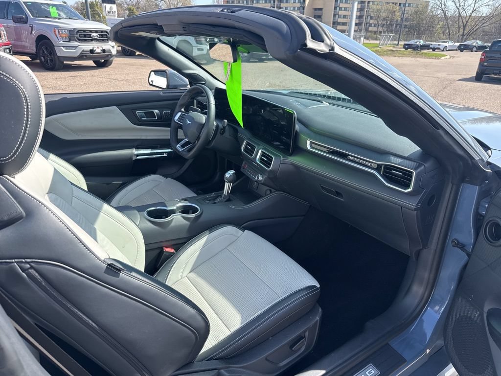Used 2025 Ford Mustang GT Premium RWD image 30