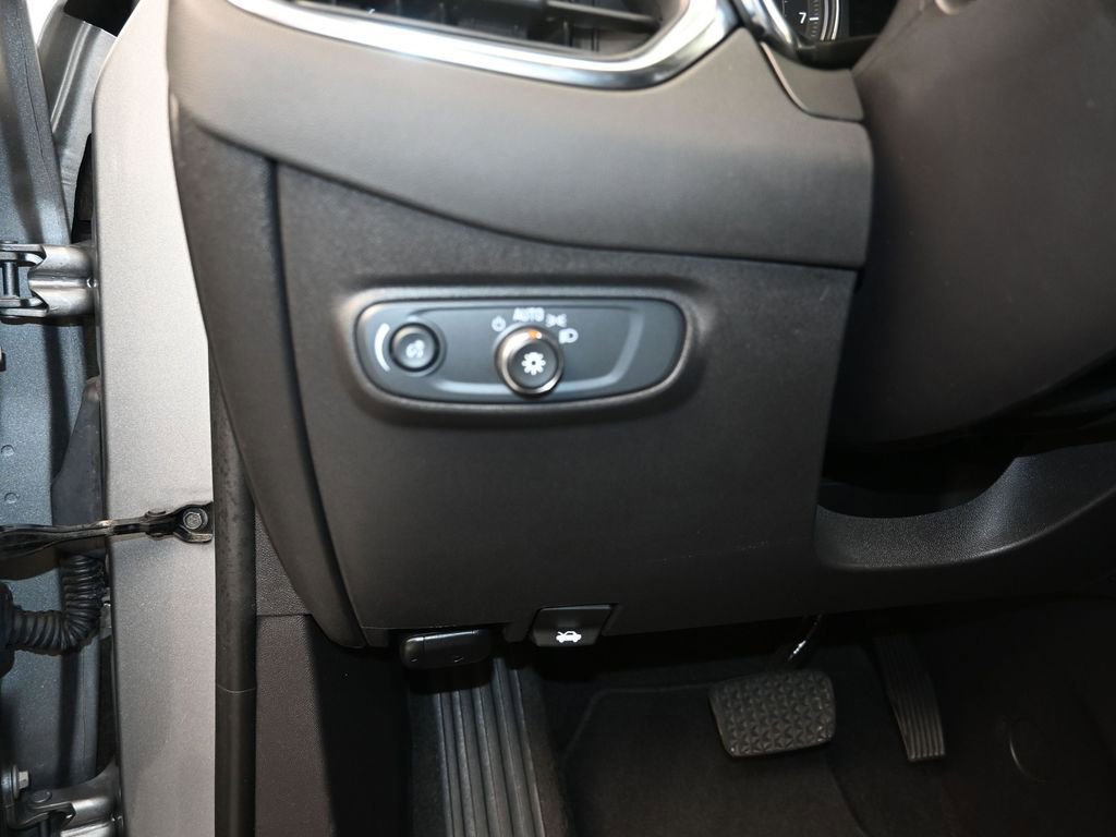 Used 2024 Chevrolet Equinox LT image 13