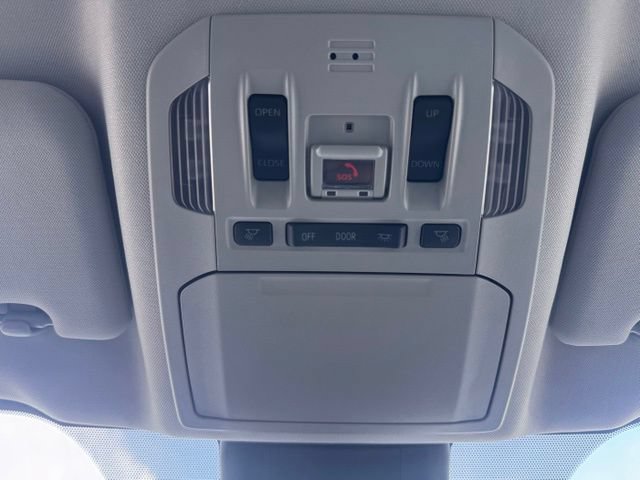 Used 2022 Toyota Highlander XLE AWD/4WD image 18