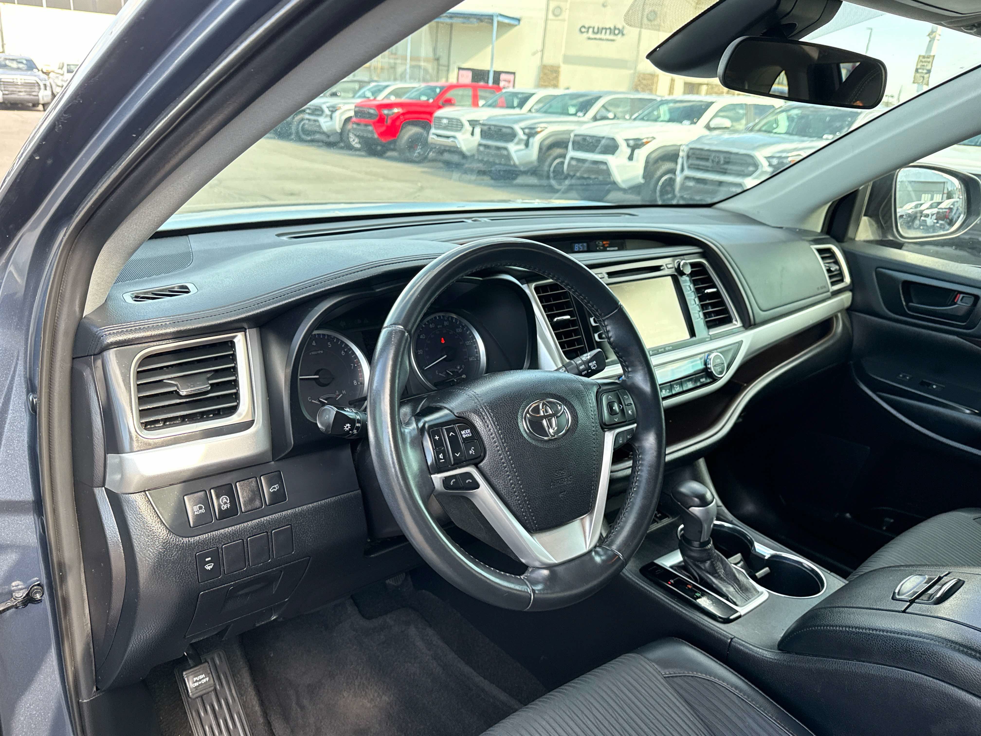 Used 2019 Toyota Highlander Plus AWD/4WD image 10