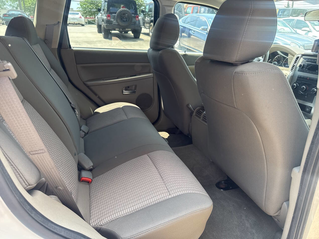 Used 2009 Jeep Grand Cherokee Laredo AWD/4WD image 13