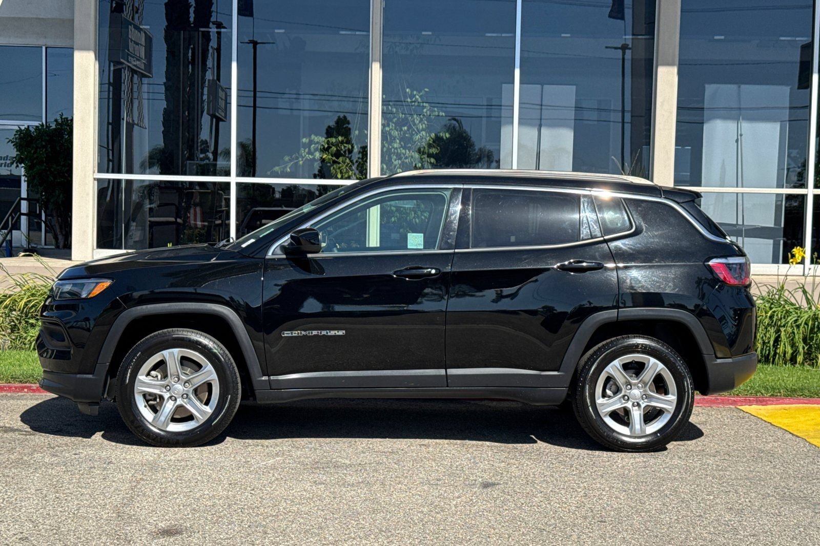 Used 2024 Jeep Compass Latitude AWD/4WD image 7