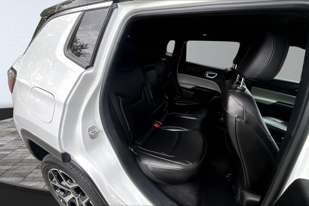Used 2025 Jeep Compass Limited AWD/4WD image 24