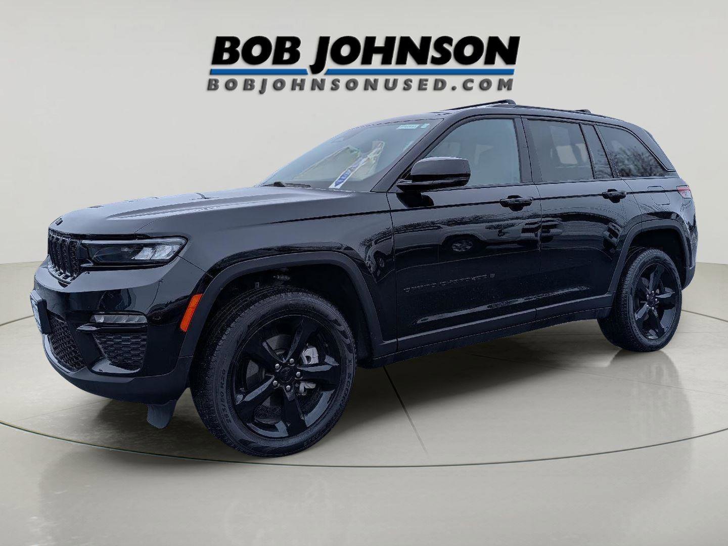 Used 2024 Jeep Grand Cherokee Limited w/ Black Appearance Package image 3