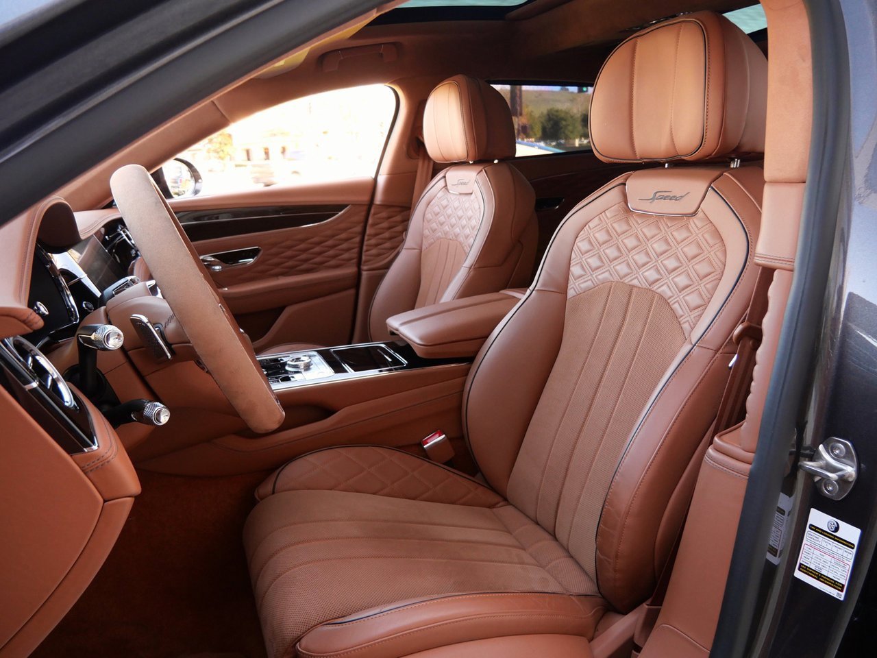 Used 2024 Bentley Flying Spur W12 image 18