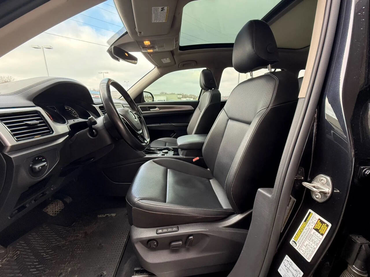 Used 2018 Volkswagen Atlas SEL AWD/4WD image 13