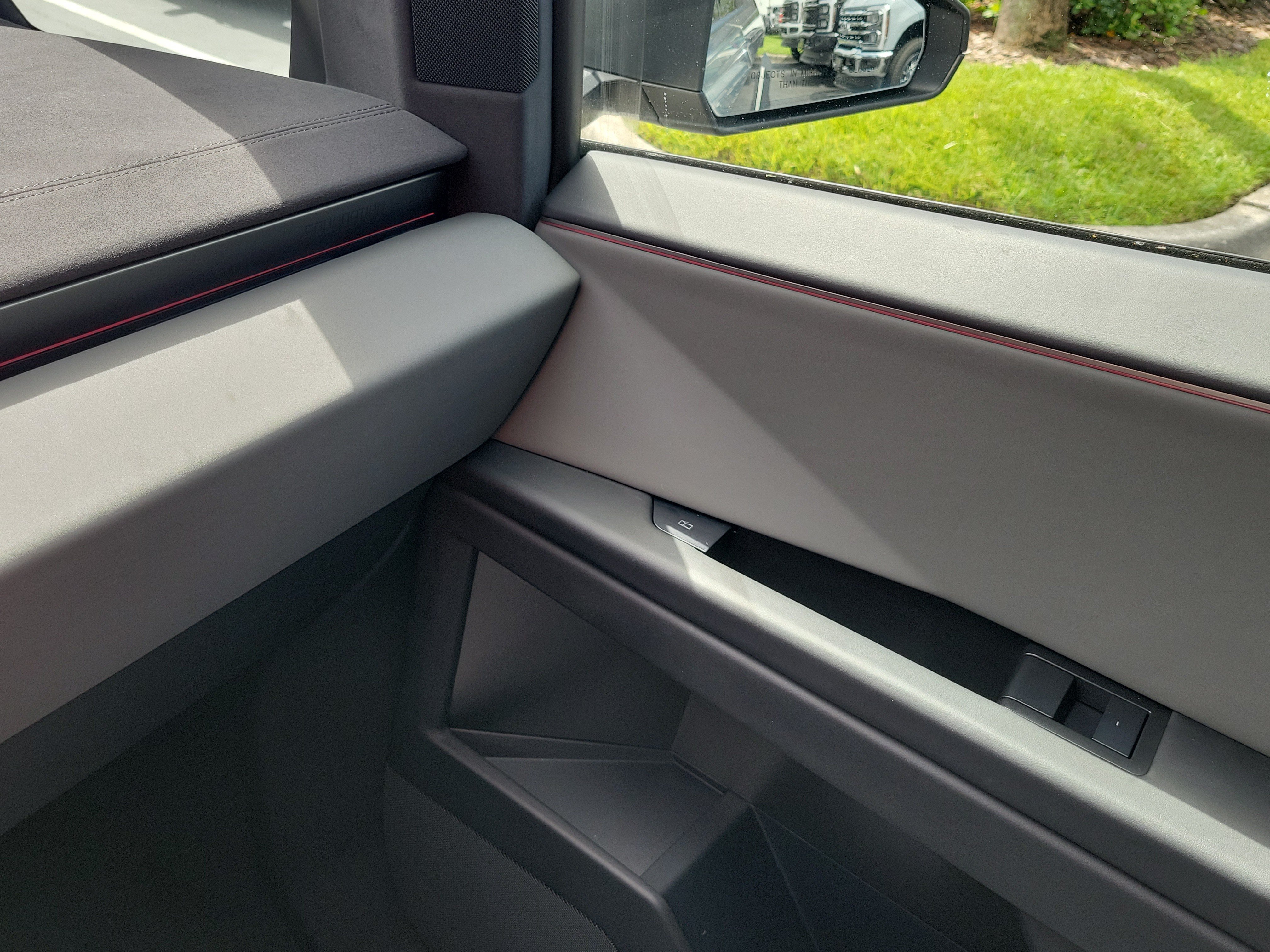 Used 2024 Tesla Cybertruck Cyberbeast AWD/4WD image 28