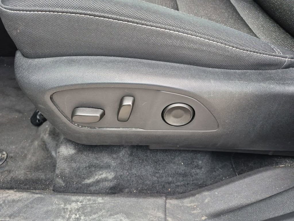 Certified 2025 Chevrolet Traverse LT image 12