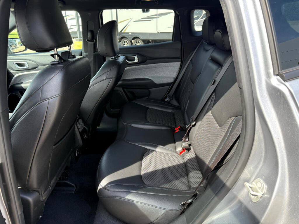 Used 2024 Jeep Compass Latitude image 14