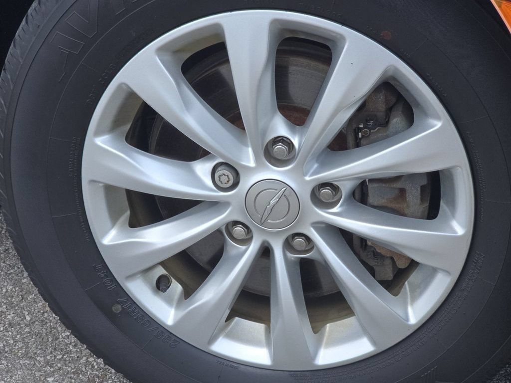 Used 2018 Chrysler Pacifica Touring-L Plus FWD image 8