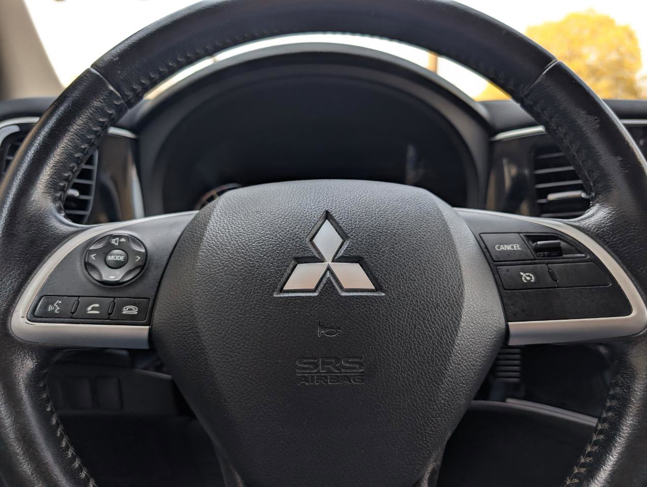 Used 2015 Mitsubishi Outlander SE image 14