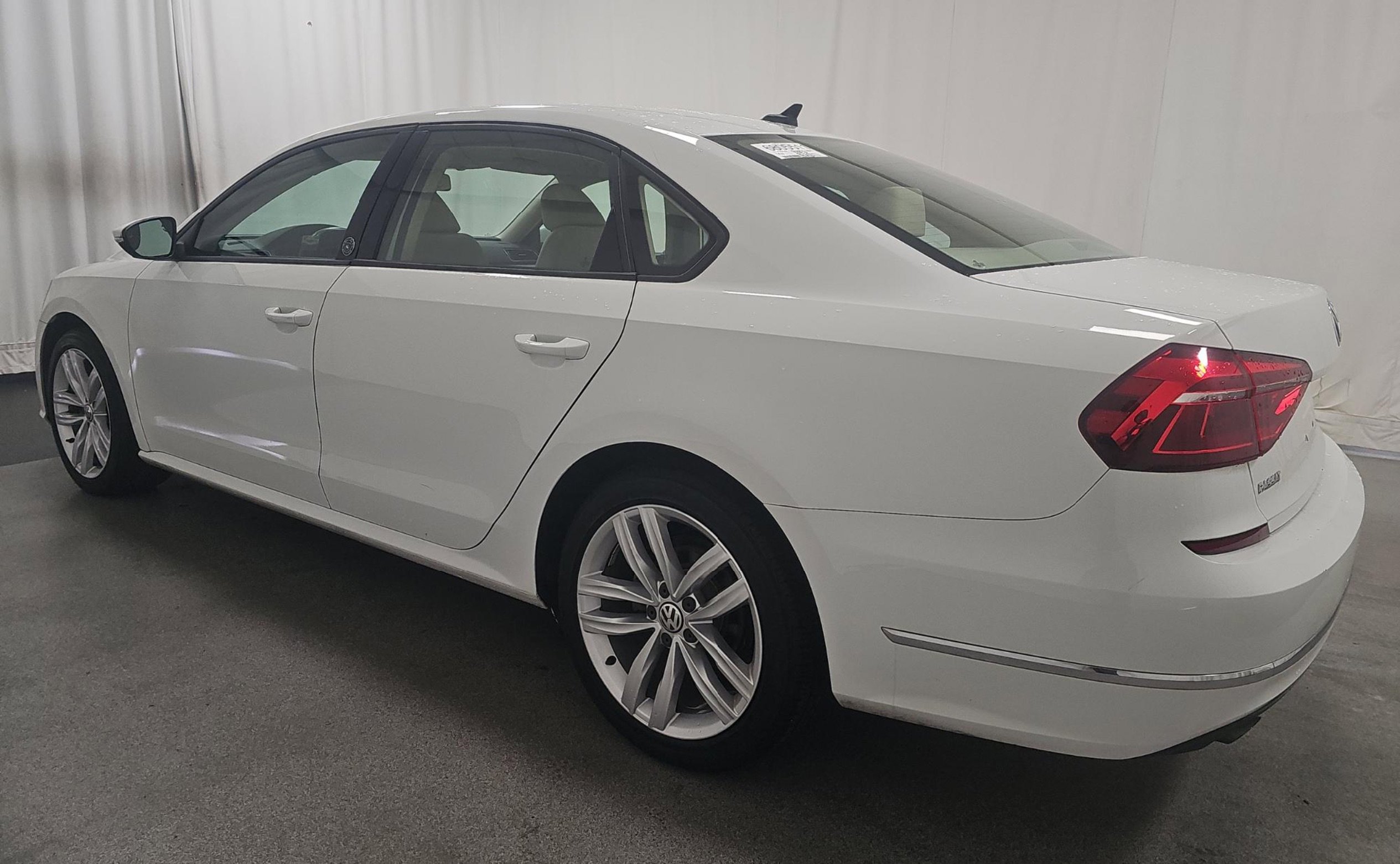 Used 2019 Volkswagen Passat 2.0T Wolfsburg w/ Wheels & Sunroof Package image 4