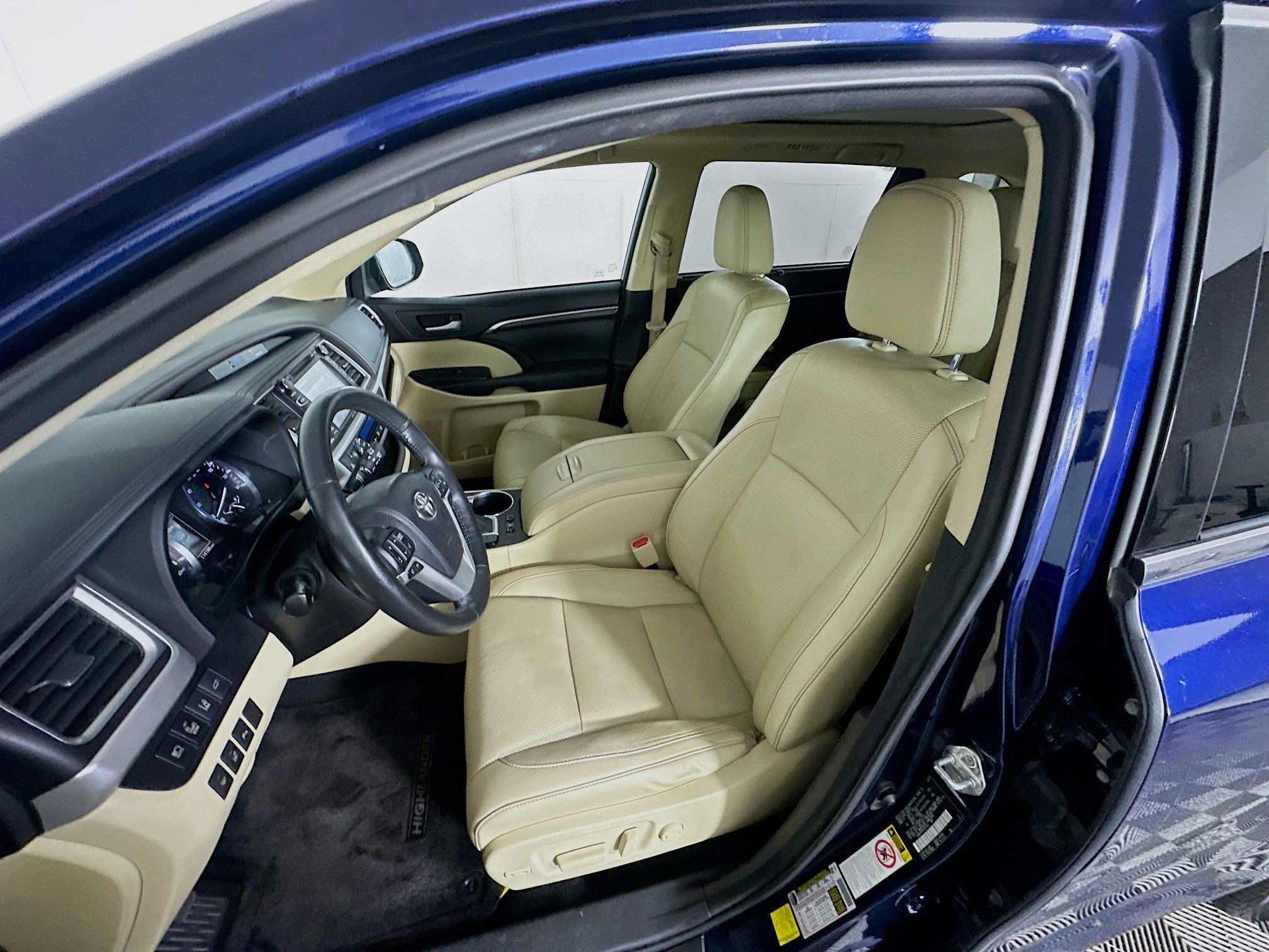 Used 2015 Toyota Highlander Limited Platinum image 13