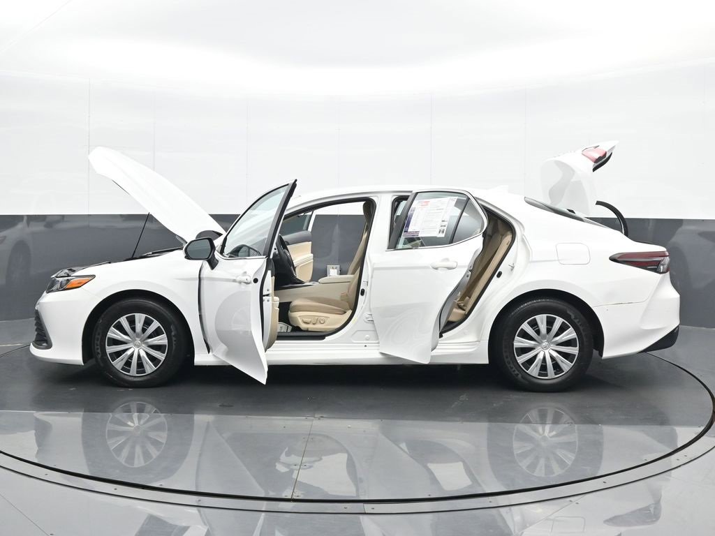 Used 2022 Toyota Camry LE image 27