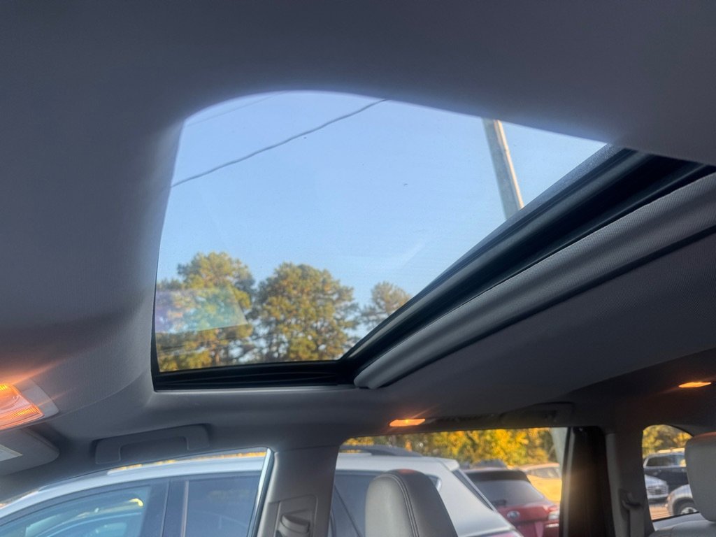 Used 2018 Toyota Highlander SE image 13