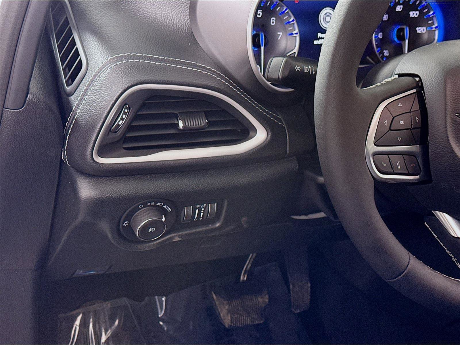 New 2026 Chrysler Pacifica Select image 5