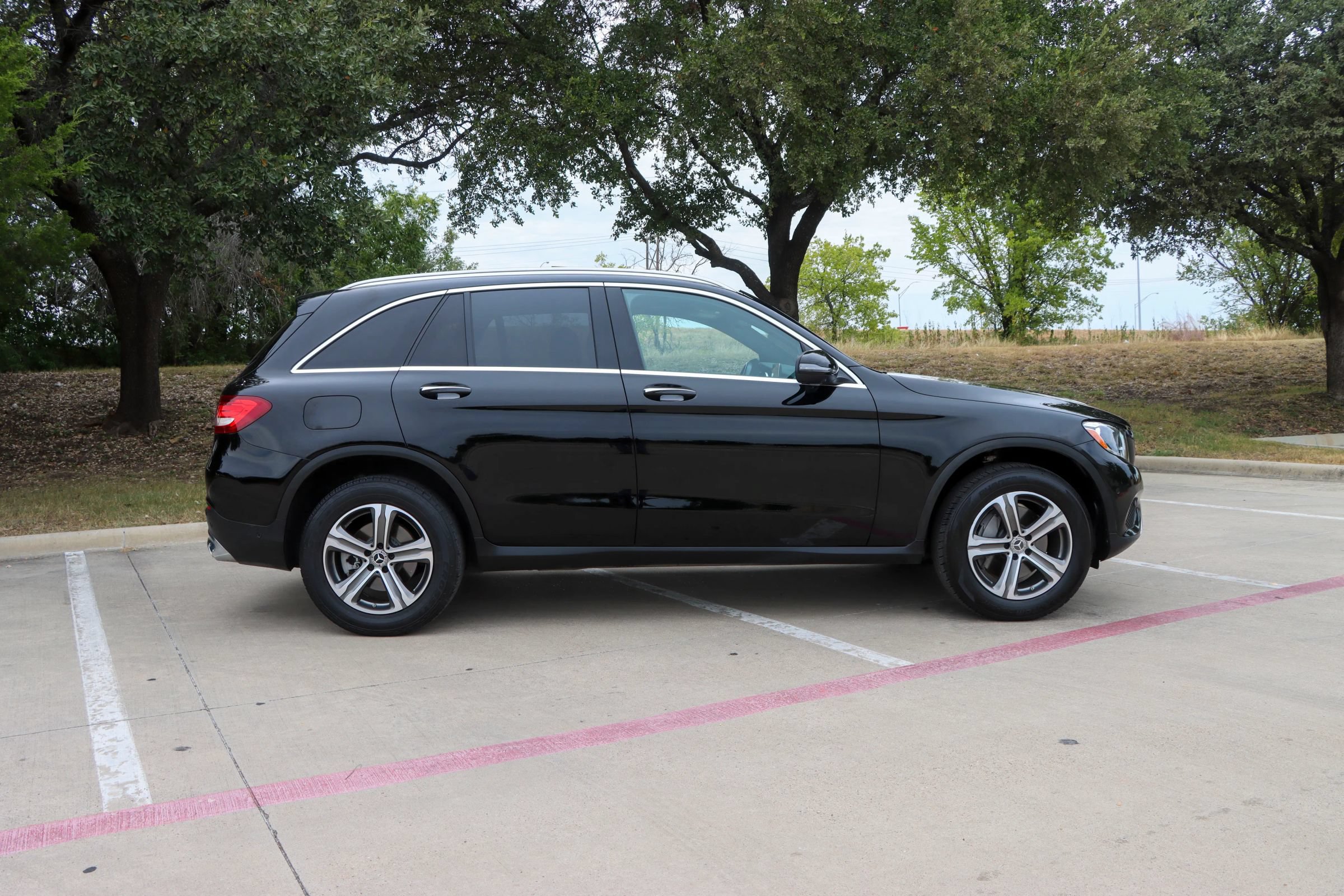 Used 2018 Mercedes-Benz GLC 300 w/ Multimedia Package image 8