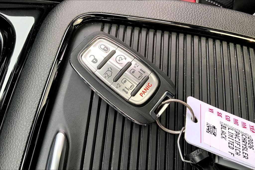 Used 2026 Chrysler Pacifica Limited FWD image 10