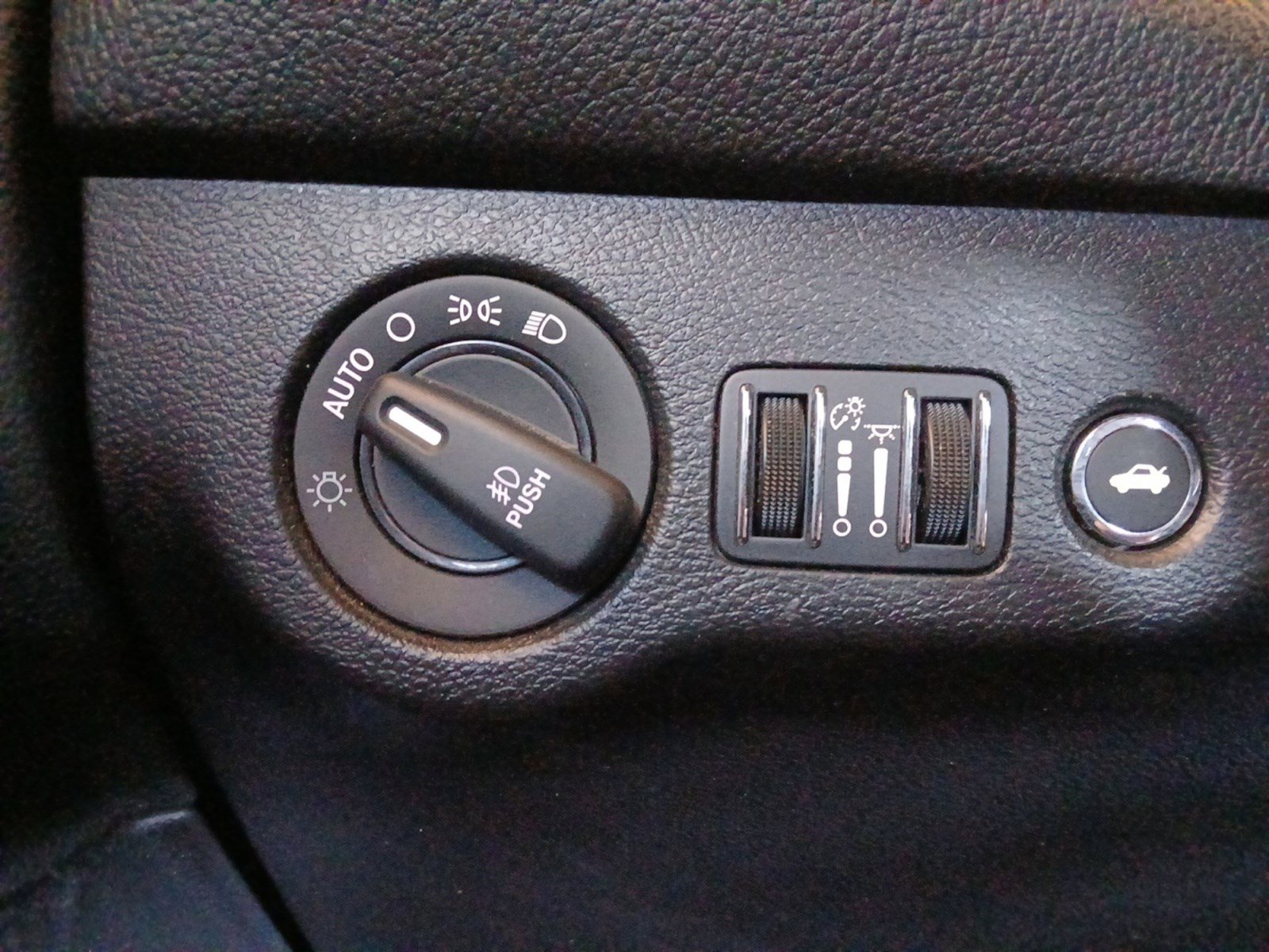 Used 2022 Dodge Challenger SXT w/ Blacktop Package image 22