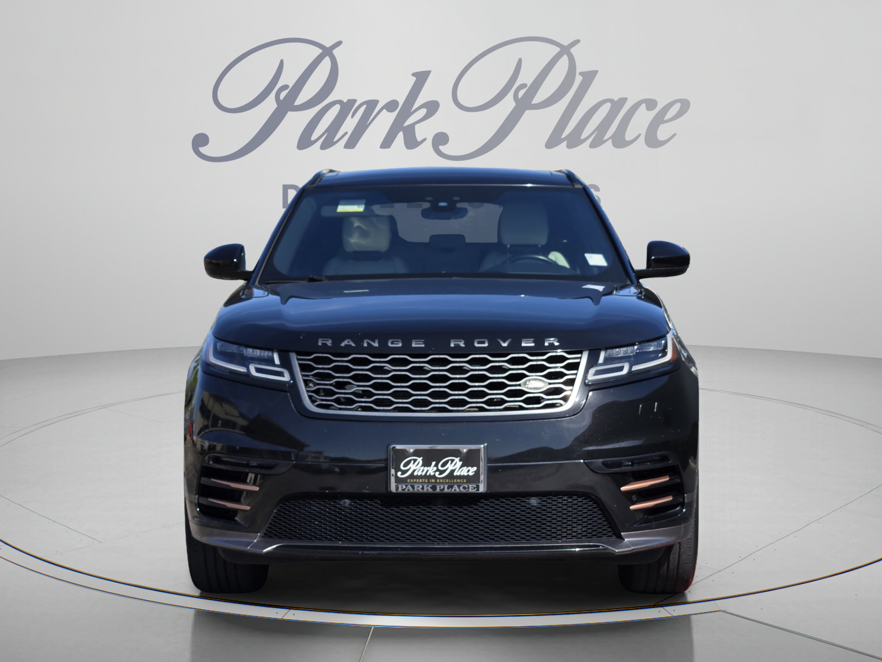 Used 2018 Land Rover Range Rover Velar R-Dynamic SE AWD/4WD image 9