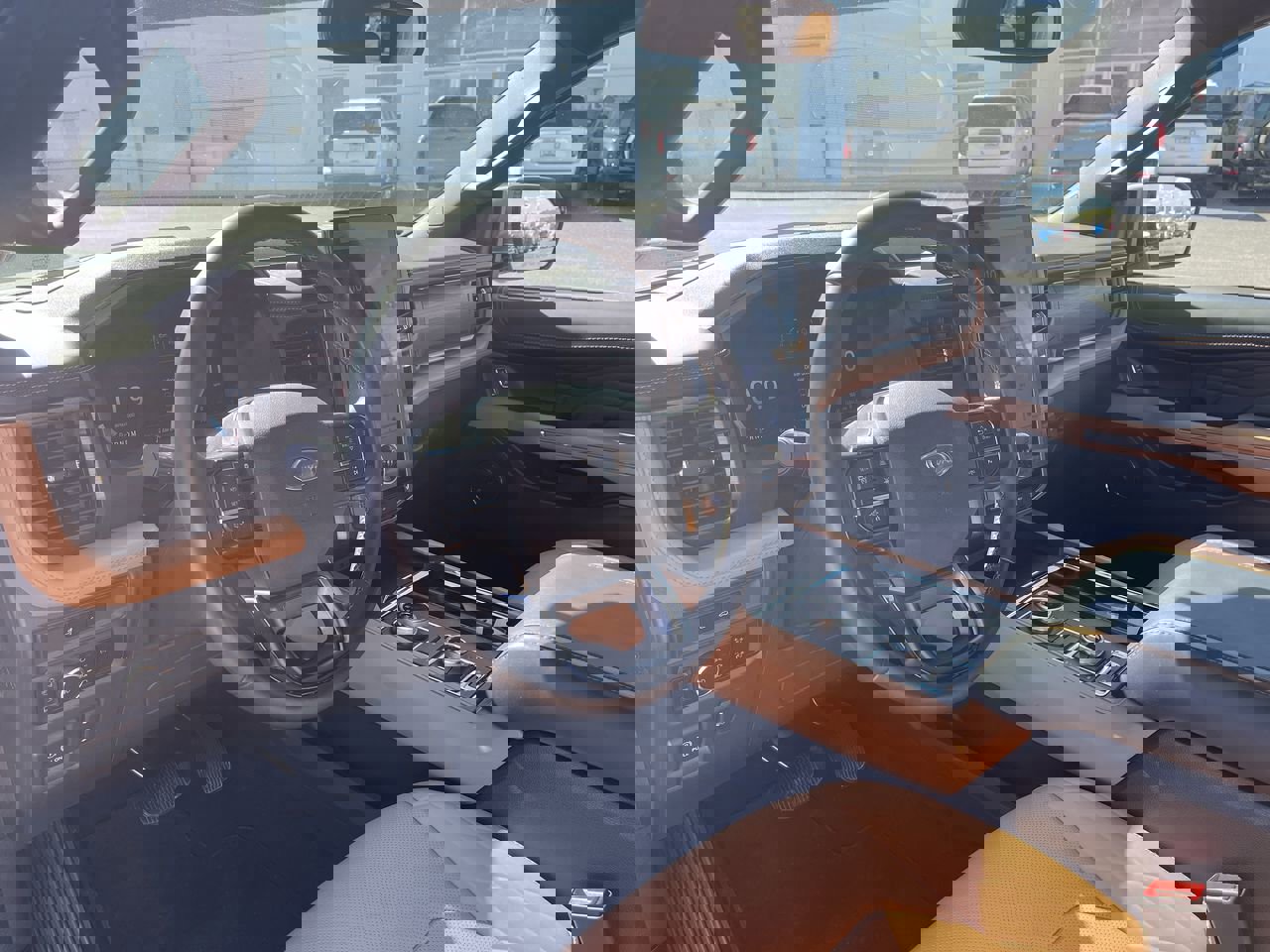 Used 2024 Ford Expedition Platinum image 10