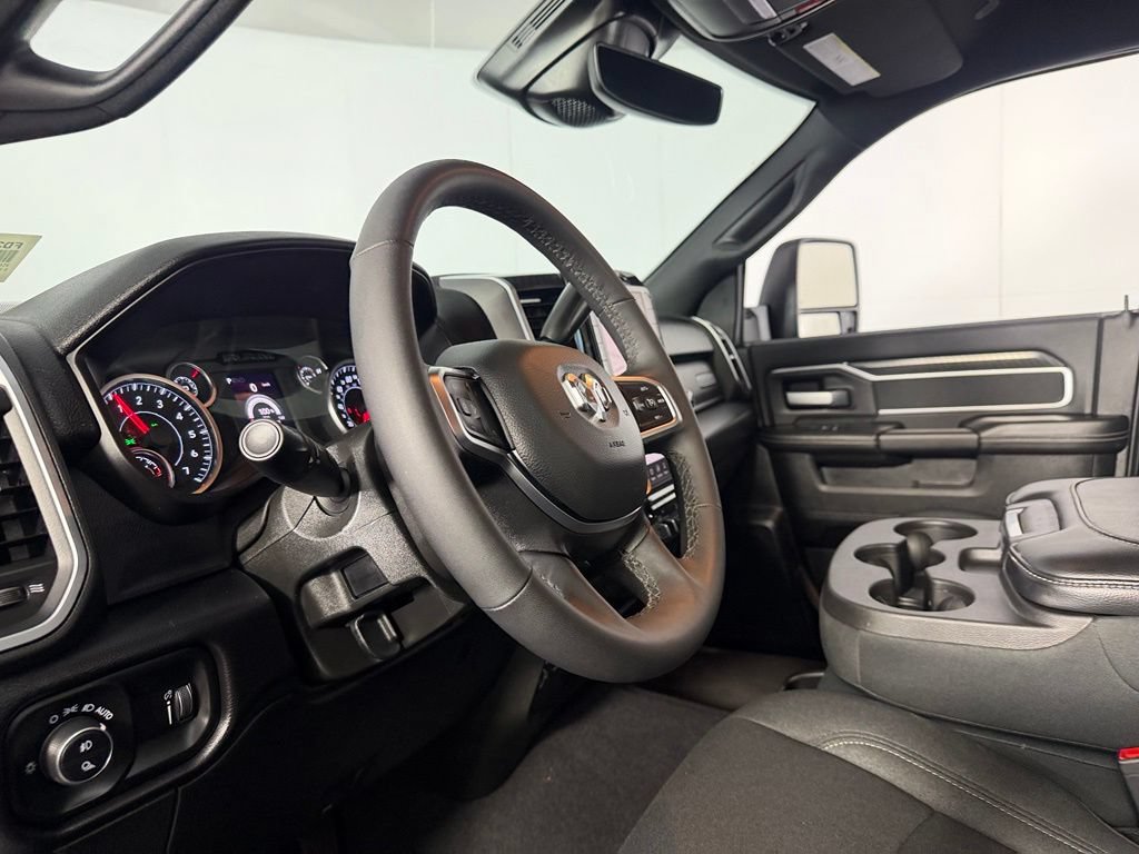 Used 2025 RAM 2500 Big Horn AWD/4WD image 19