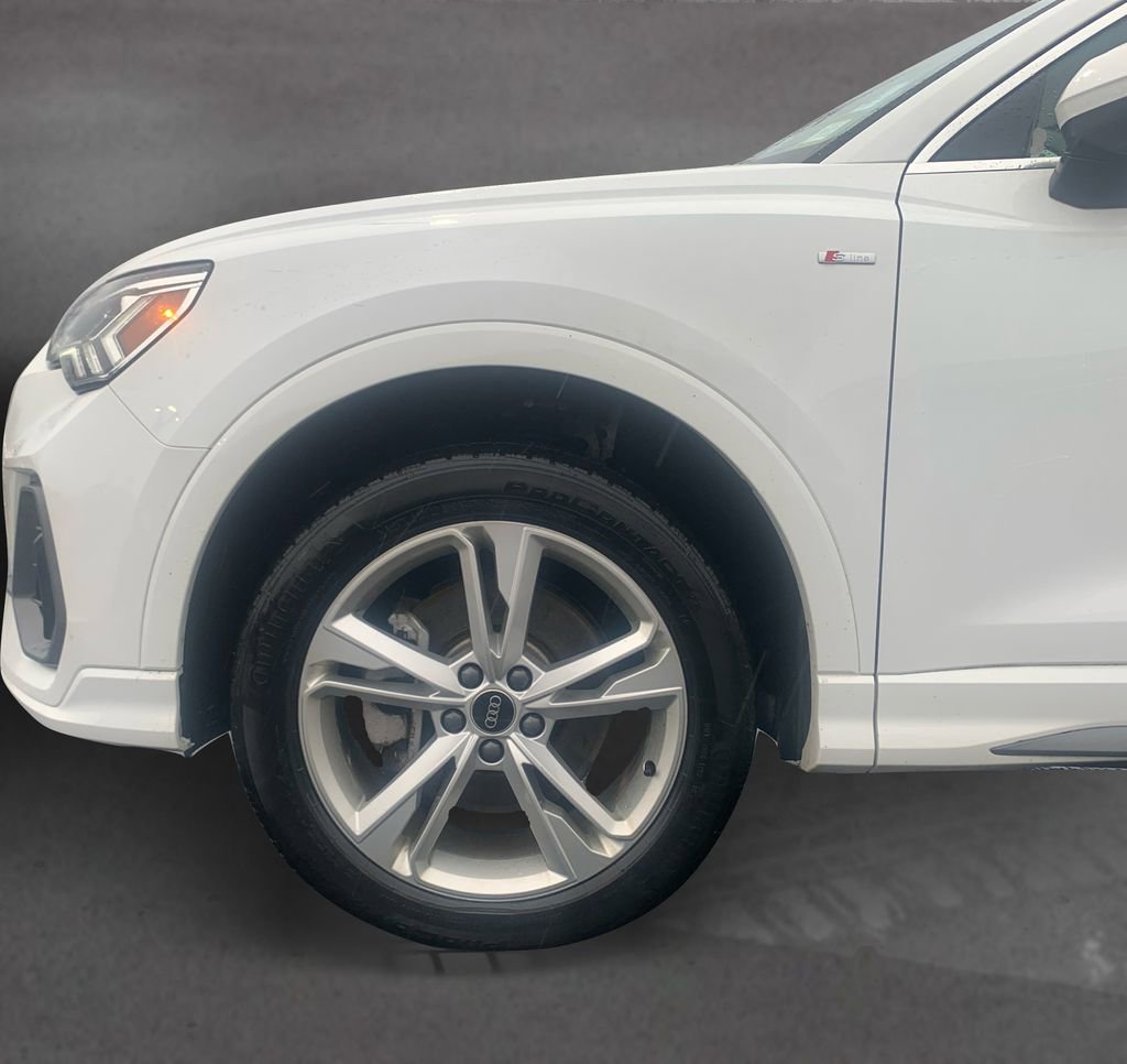 Used 2023 Audi Q3 2.0T Premium w/ Convenience Package image 12