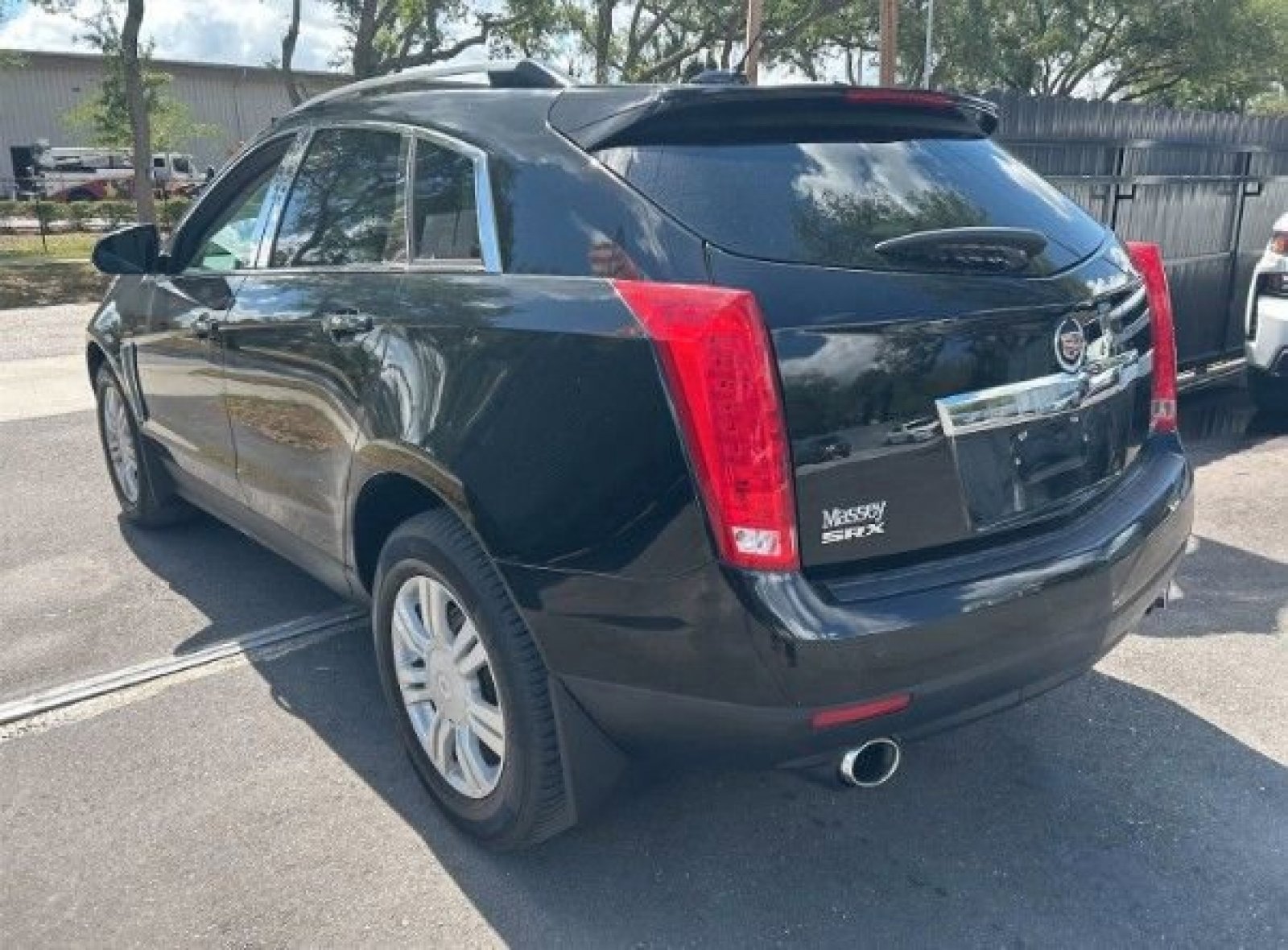 Used 2016 Cadillac SRX Luxury w/ Driver Awareness Package FWD image 4