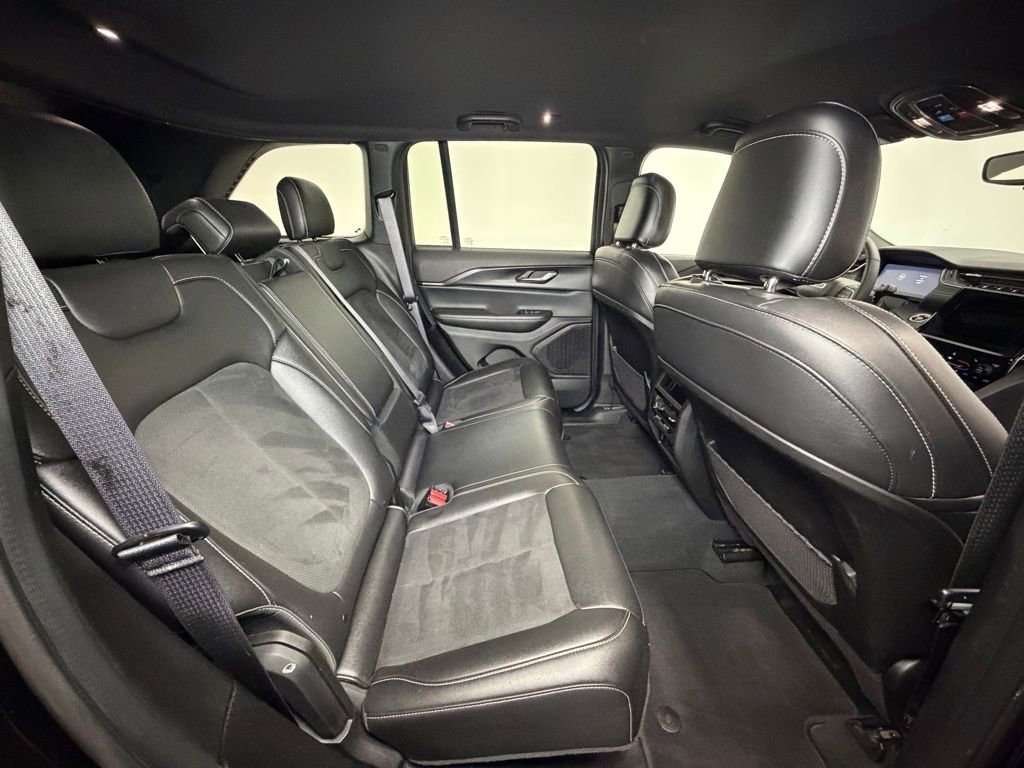Used 2024 Jeep Grand Cherokee Altitude image 8