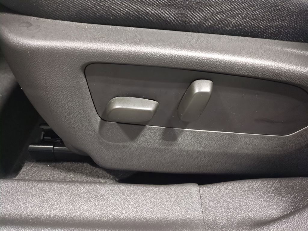 Used 2022 Buick Envision Essence w/ Technology Package I image 21