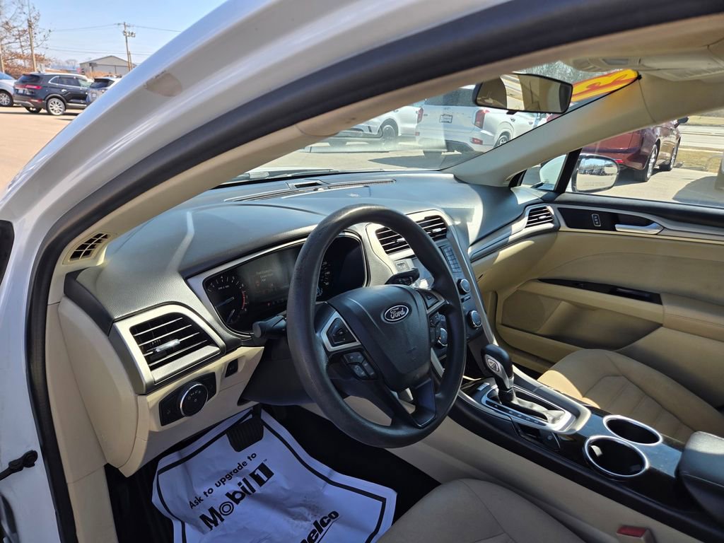 Used 2013 Ford Fusion SE image 2