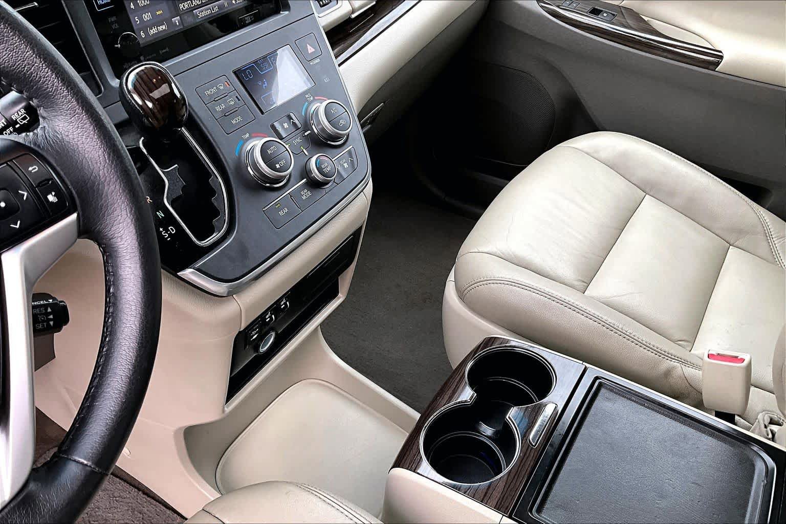 Used 2016 Toyota Sienna XLE w/ XLE Navigation Package image 17