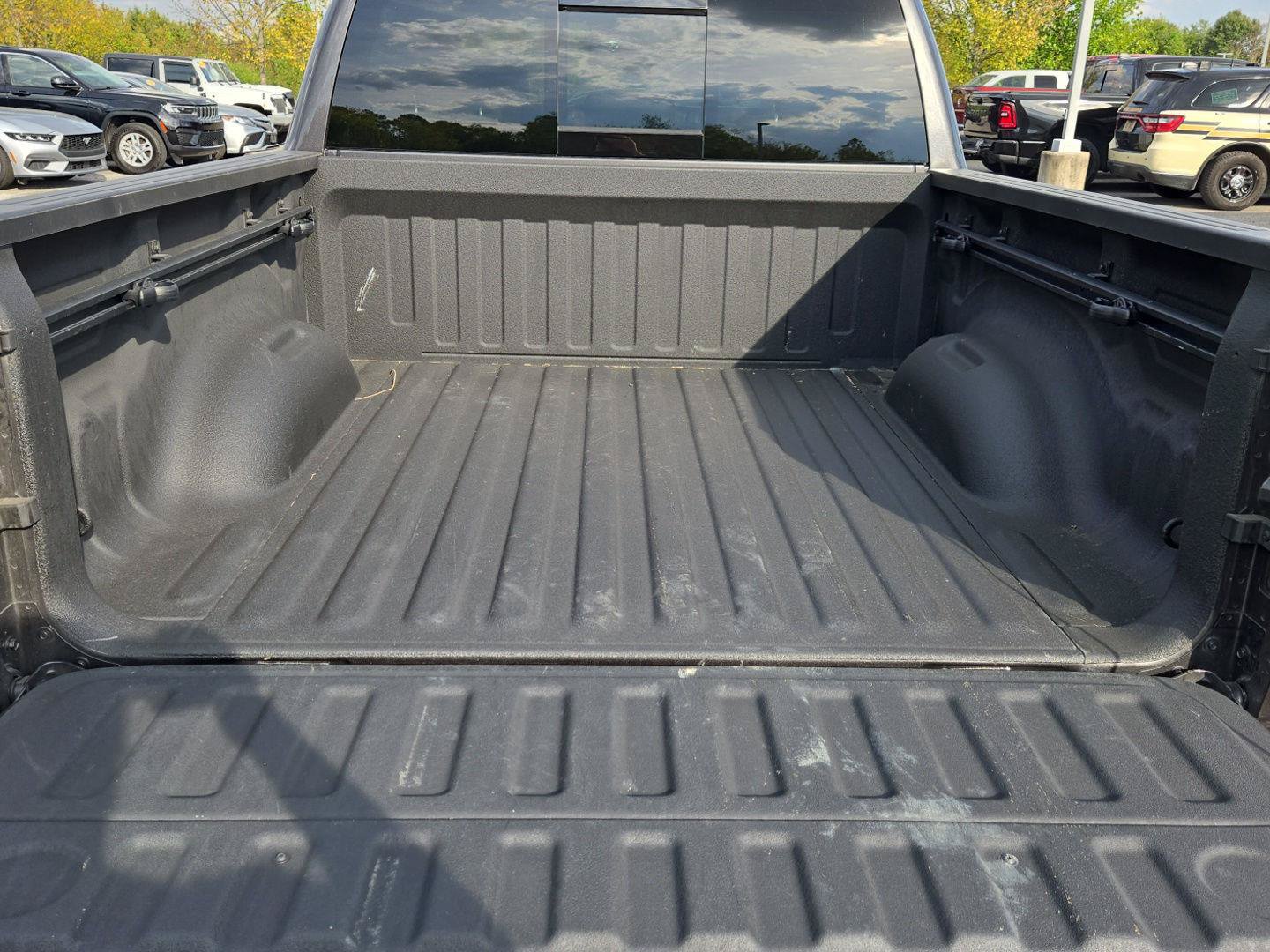 Used 2019 RAM 1500 Laramie AWD/4WD image 14