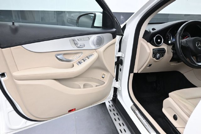 Used 2019 Mercedes-Benz GLC 300 4MATIC Coupe image 17