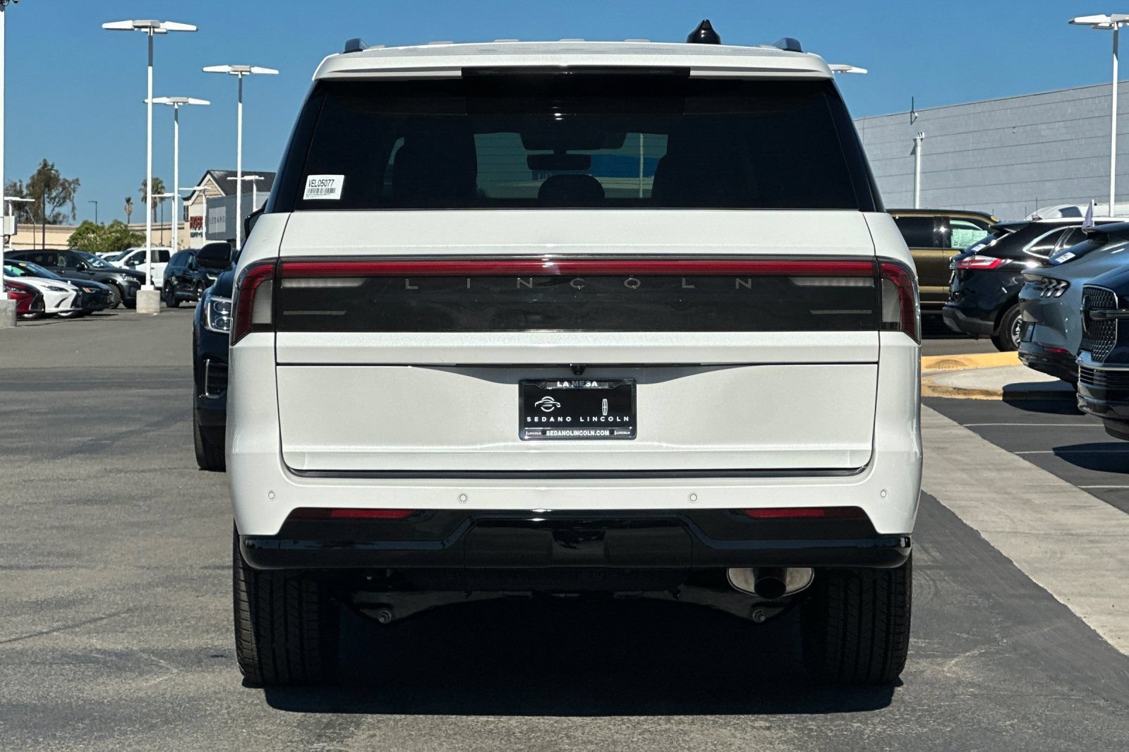New 2027 Lincoln Navigator L Premier RWD image 4