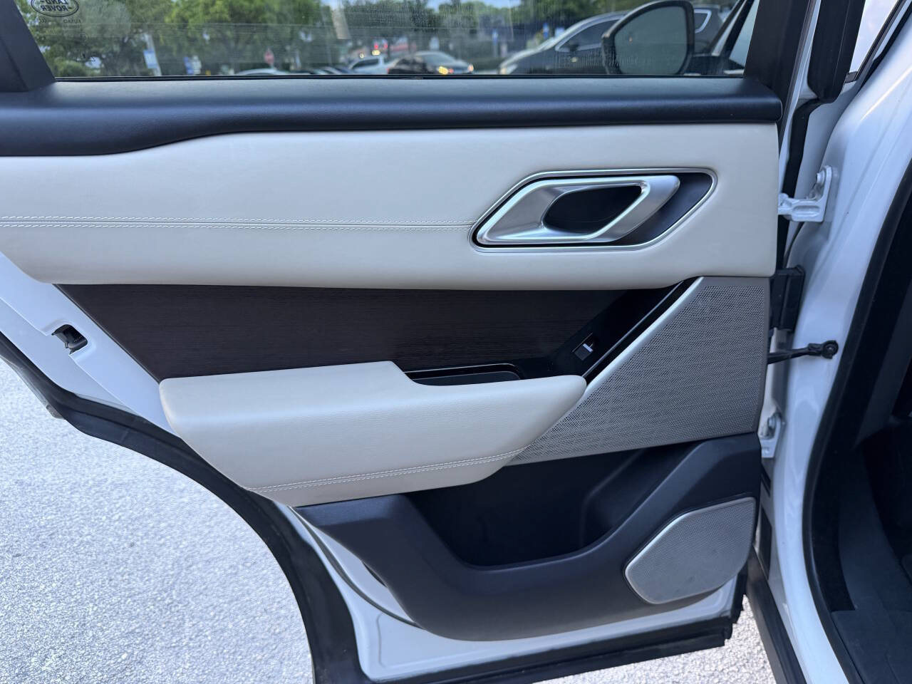 Used 2018 Land Rover Range Rover Velar R-Dynamic SE AWD/4WD image 25
