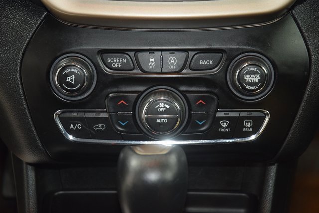 Used 2018 Jeep Cherokee Limited w/ Technology Group image 31