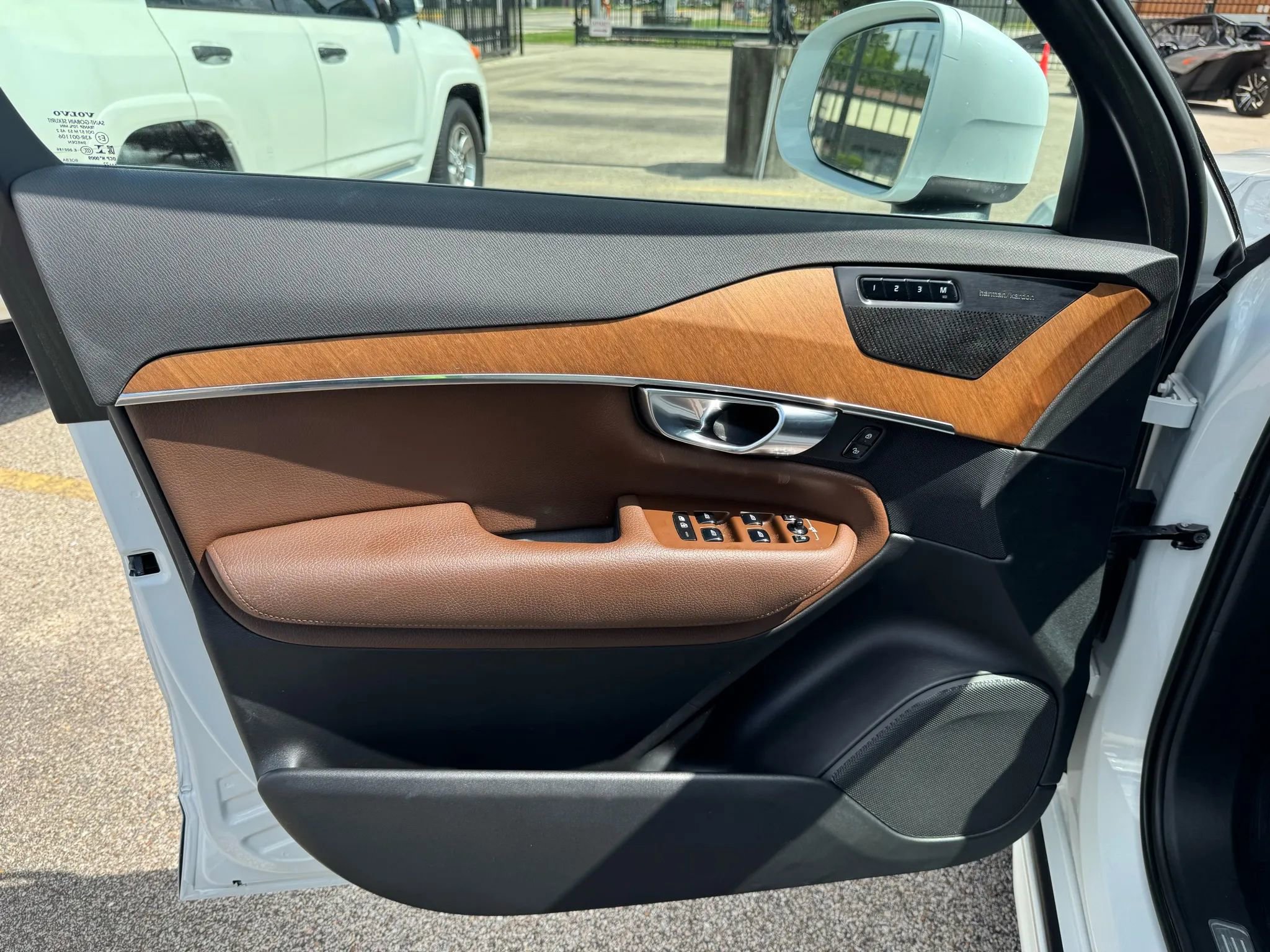 Used 2022 Volvo XC90 T6 Momentum w/ Advanced Package image 20