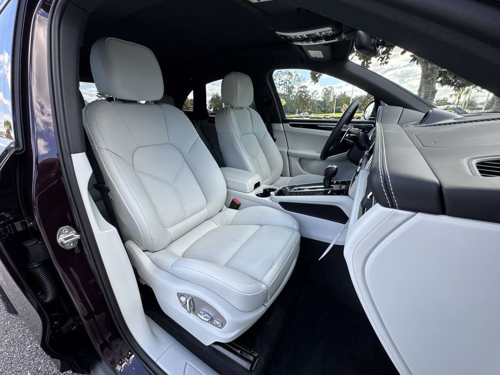 New 2026 Porsche Macan image 29
