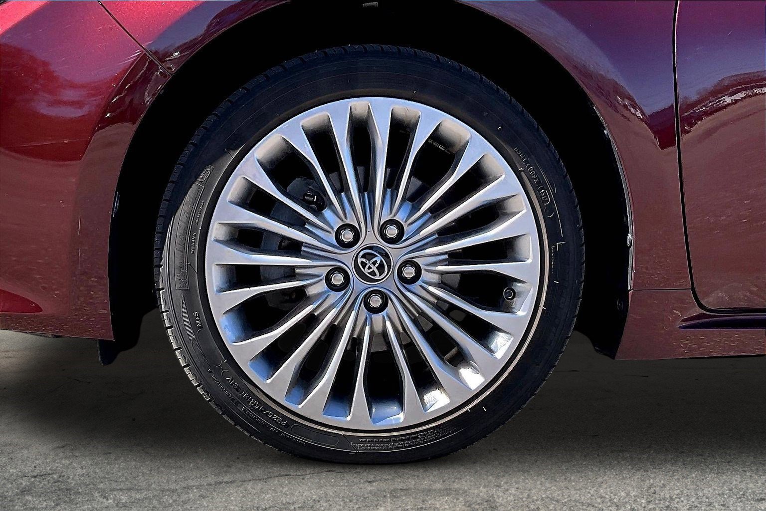 Used 2018 Toyota Avalon Limited w/ All Weather Liner Package FWD image 8