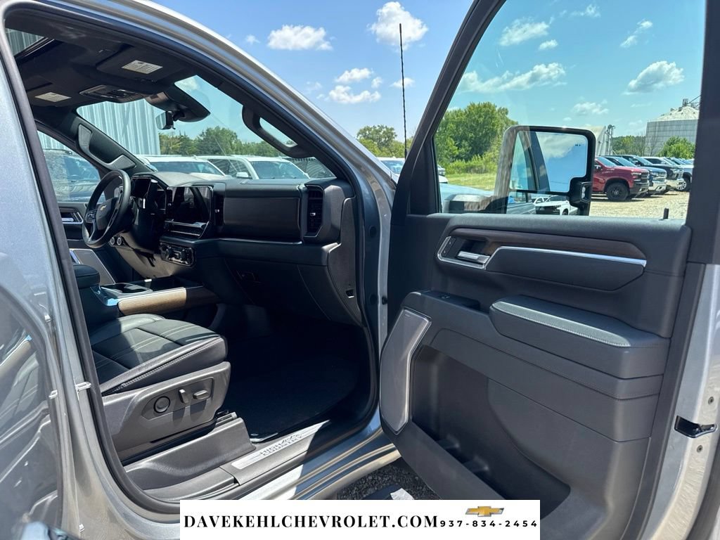 Used 2025 Chevrolet Silverado 3500 High Country w/ High Country Premium Package AWD/4WD image 27