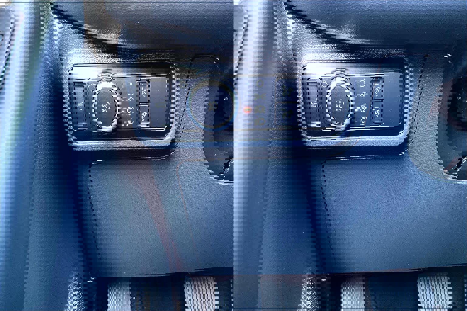 Used 2025 Ford Explorer ST-Line w/ ST-Line Street Pack image 32