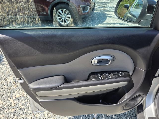 Used 2017 Kia Soul image 11