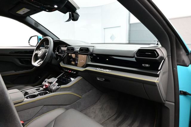 Used 2025 Lamborghini Urus SE AWD/4WD image 19