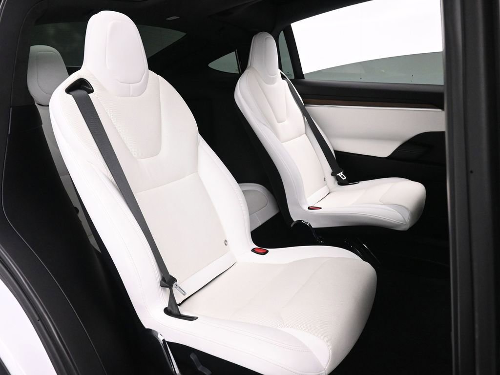 Used 2022 Tesla Model X image 18