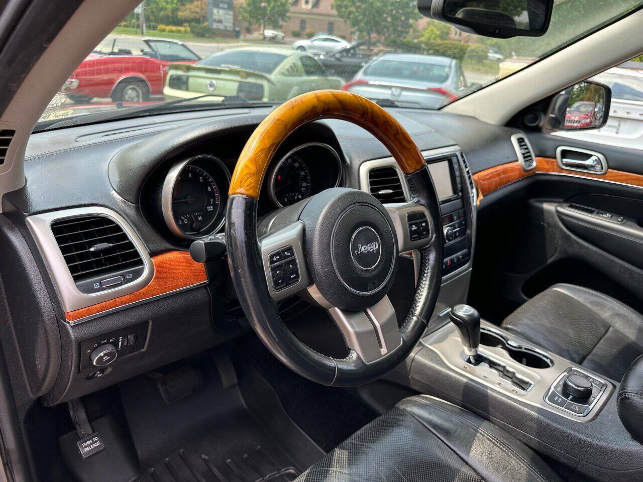 Used 2013 Jeep Grand Cherokee Overland AWD/4WD image 18