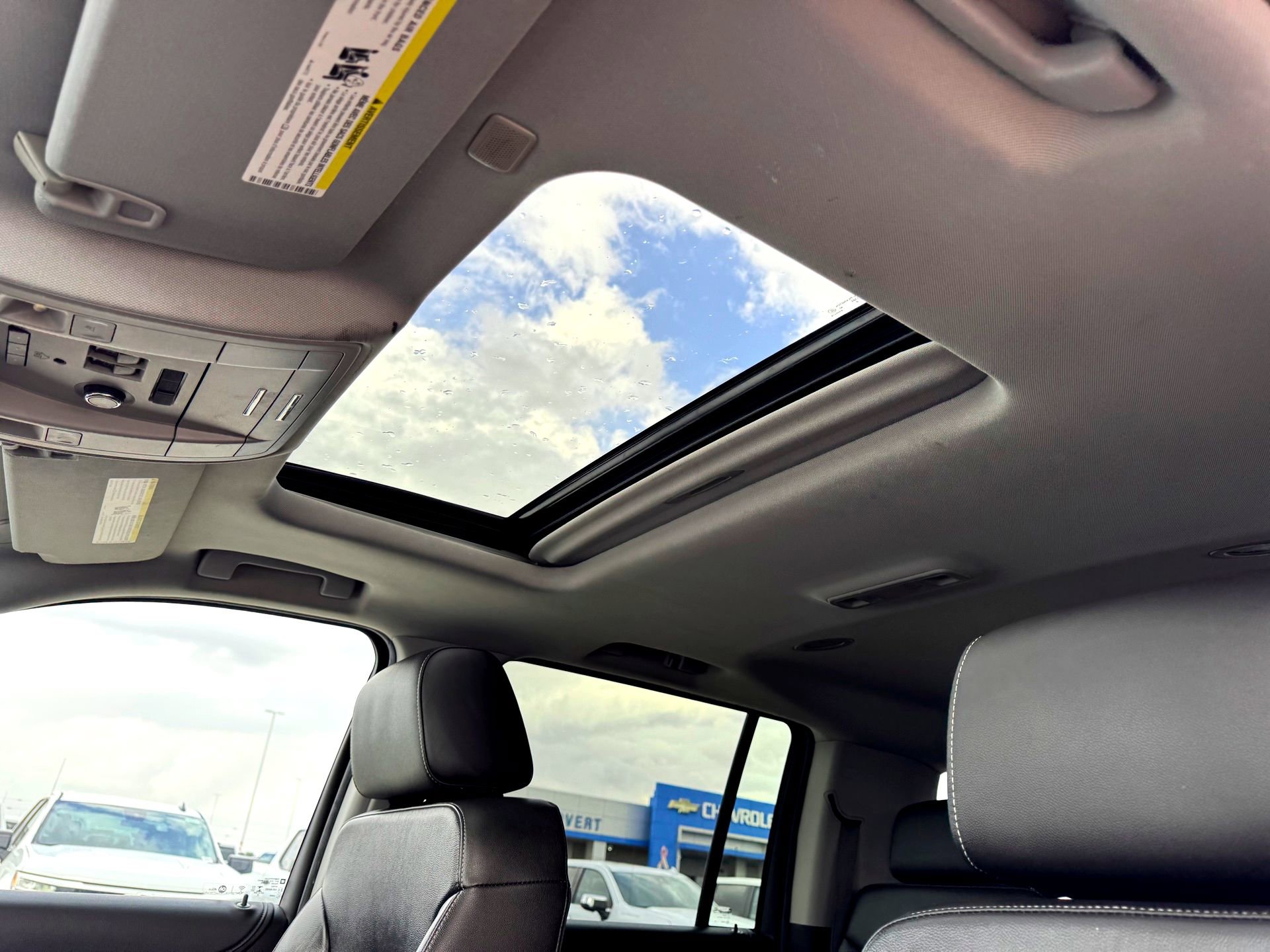 Used 2018 Chevrolet Suburban LT image 14