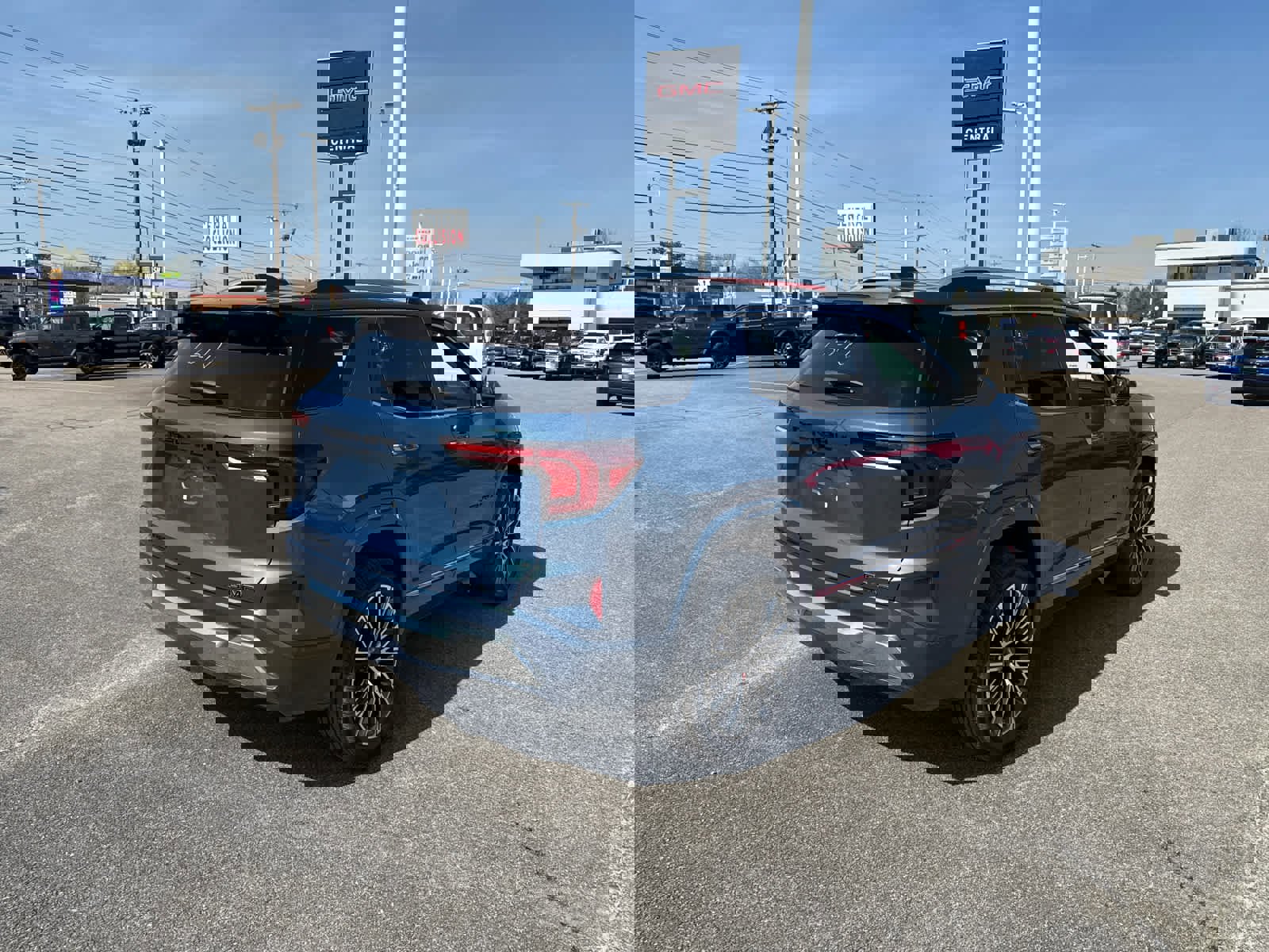 New 2026 GMC Terrain Denali w/ LPO, Black Badging Package AWD/4WD image 5